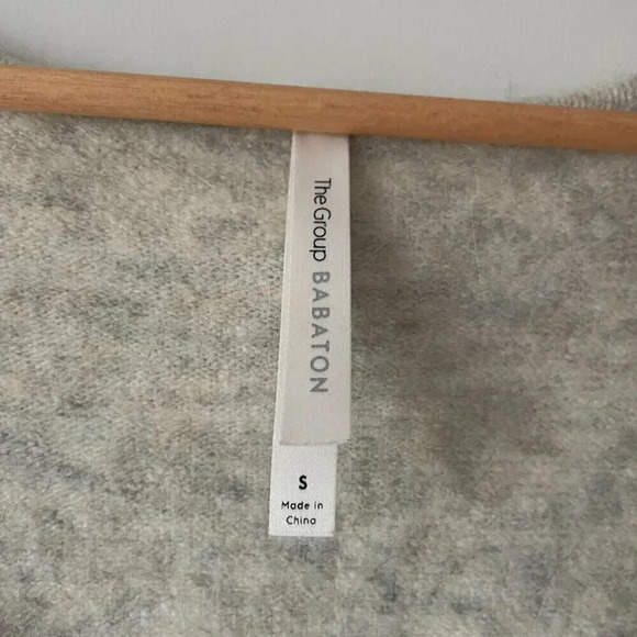 Aritzia The  Group Wool Yak Bandini Cross Wrap Sweater Heather Cream Grey Small - Picture 8 of 9